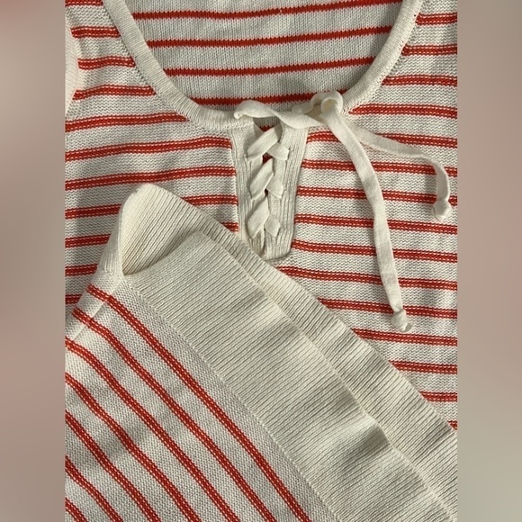 GAP (L) tank, cream and red stripe, lace-up tie at neckline. Split side hem. - Picture 4 of 4